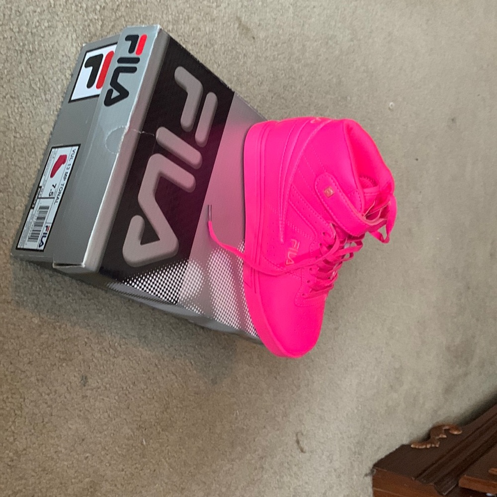 Hit pink kicks